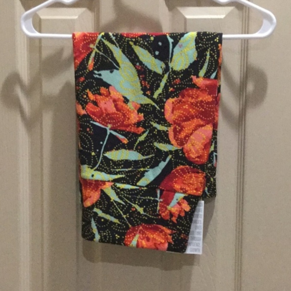 Large NWT Black with Floral Cassie